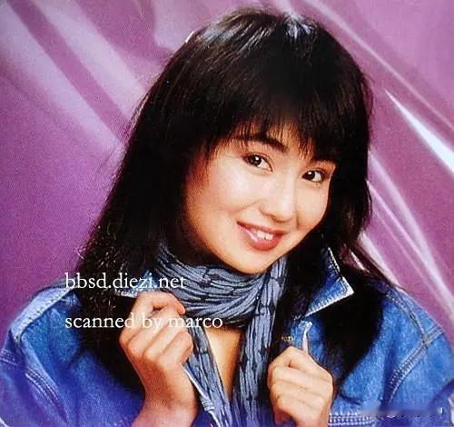 穿牛仔衣的张曼玉、曾华倩、袁洁莹、叶倩文