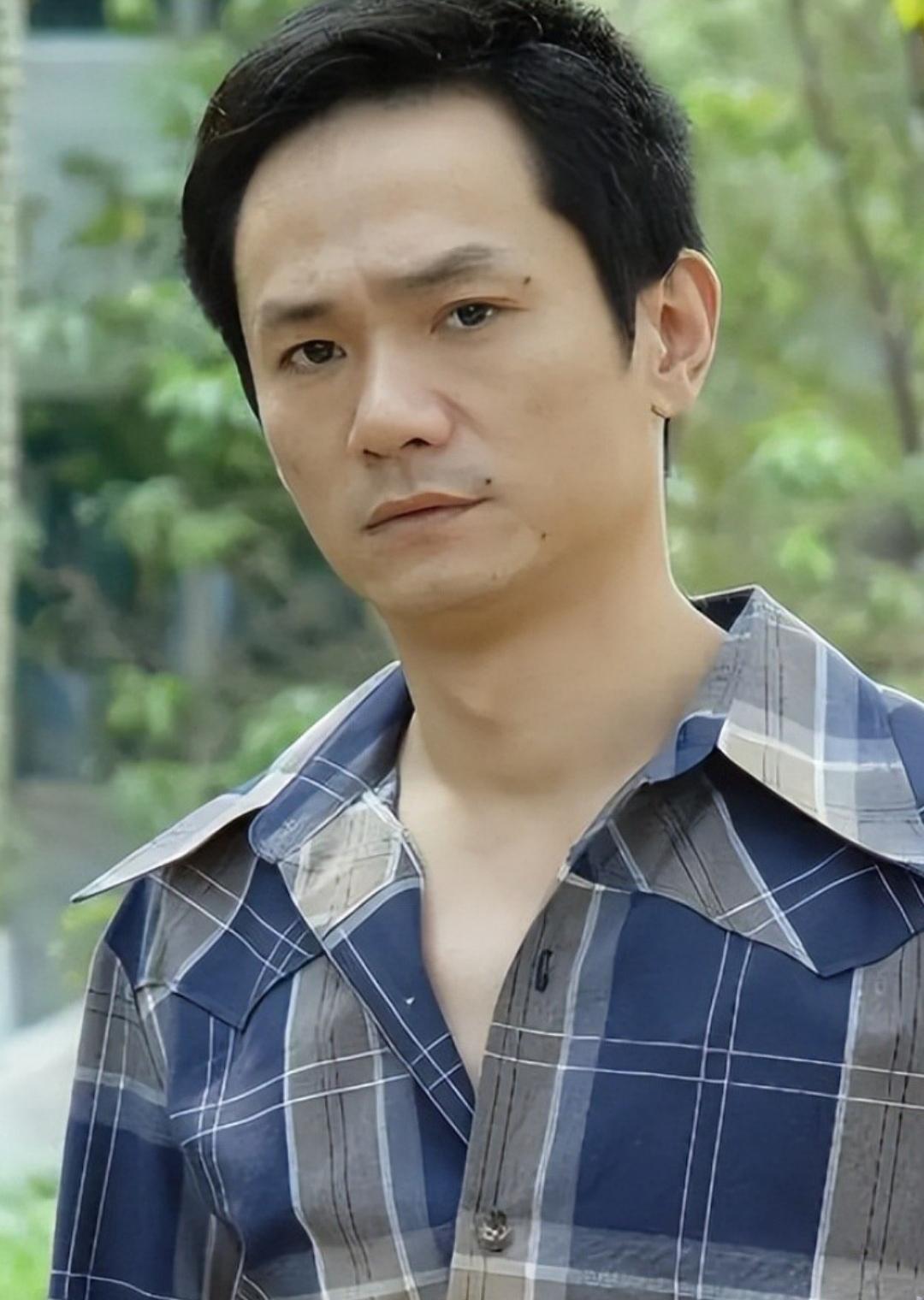 56岁男演员，为亡妻守身17年，网友：这种男人现实中根本不存在。

果靖霖和他老