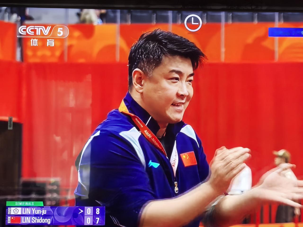 场上“二林”奋力拼搏，场下“二王”摩拳擦掌，鹿死谁手在此一搏！
      亚运