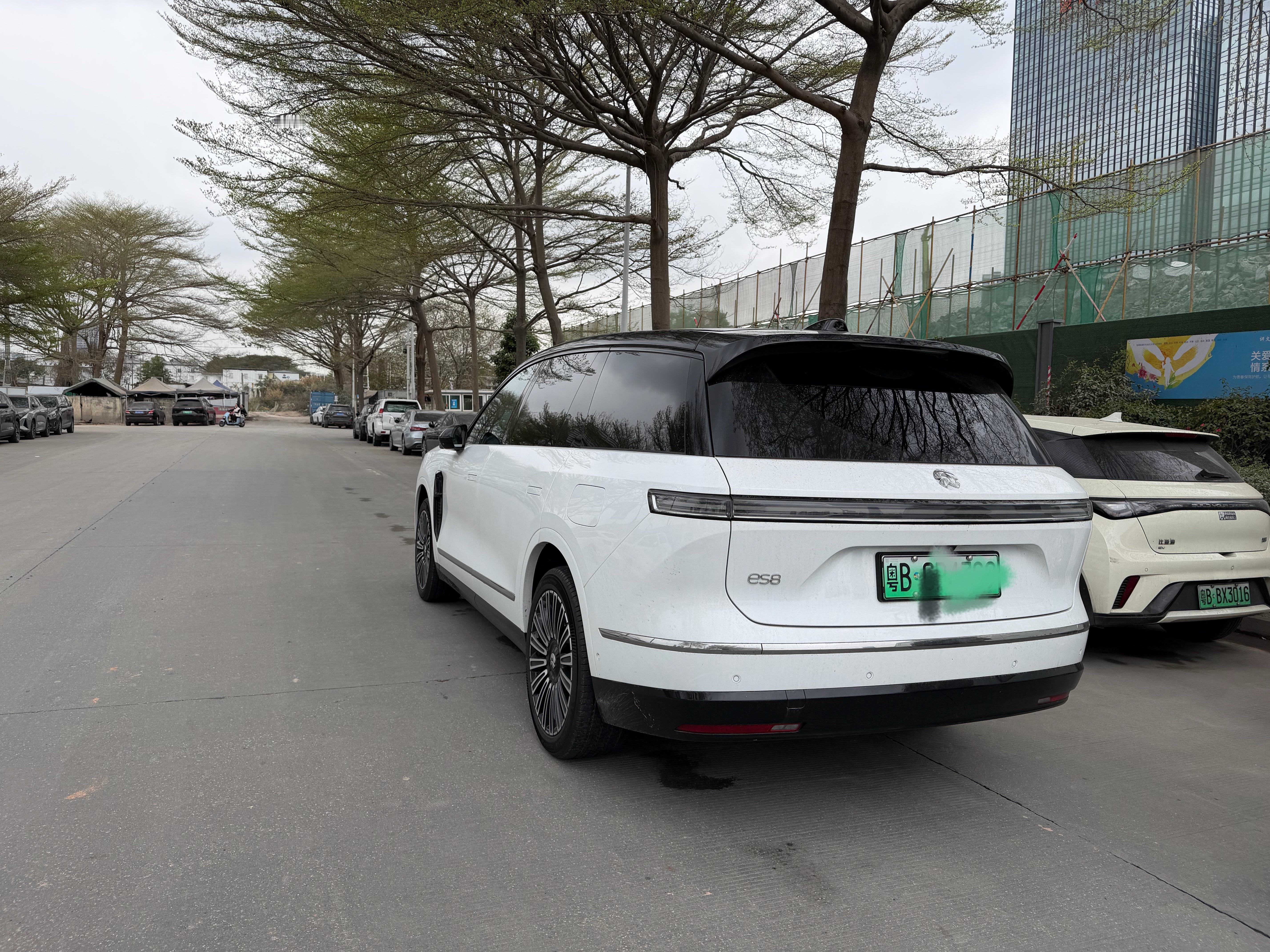 这个春节假期开着 es8 从北京一路摇到了深圳，开了得有四千多公里，今天晚上的飞