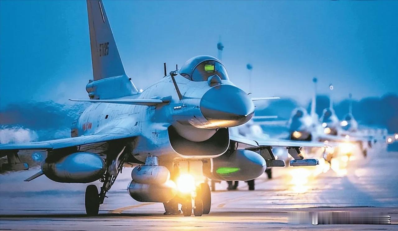 歼10C“击落”隐身机！中国空军亮出新底牌，美日韩傻眼了？
 
2025年8月4