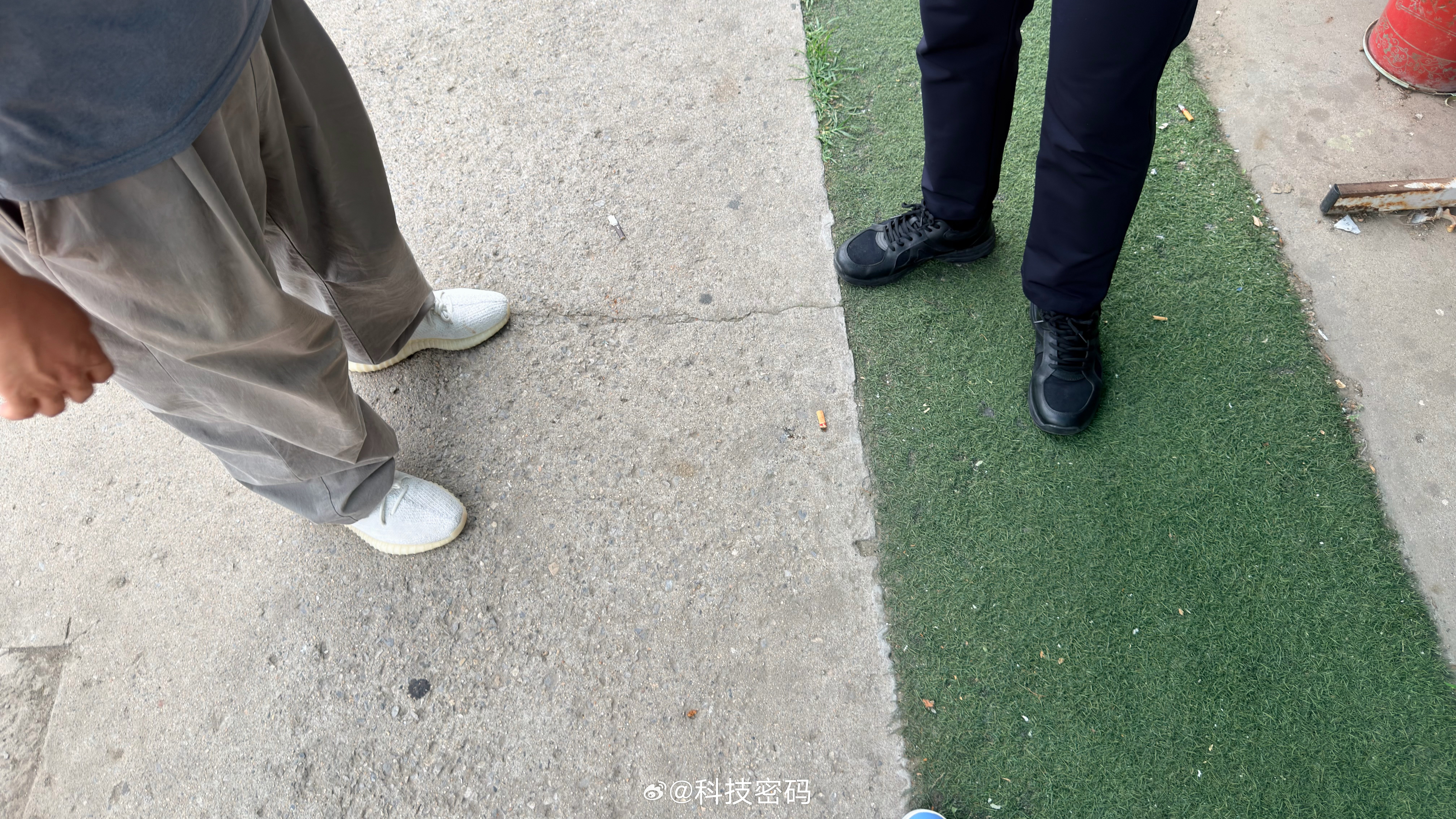 阿维塔06T刮蹭后续，交警叔叔批评了对方，大家发生交通事故了，千万不要一走了之，