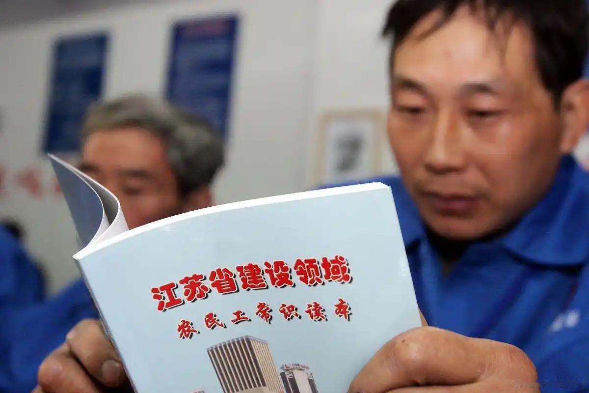 不少2026年在广东办理退休的职工，办完待遇核定后都会陷入不解，不管是选择按时正