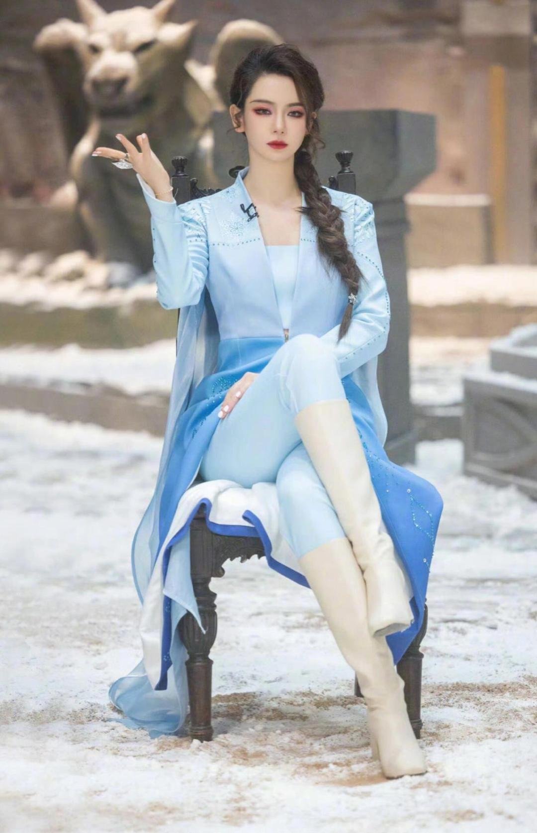 戚薇完美诠释爱人也爱己大侦探十周年快乐🎂戚薇一句“爱每一个我，也爱每一个你”太