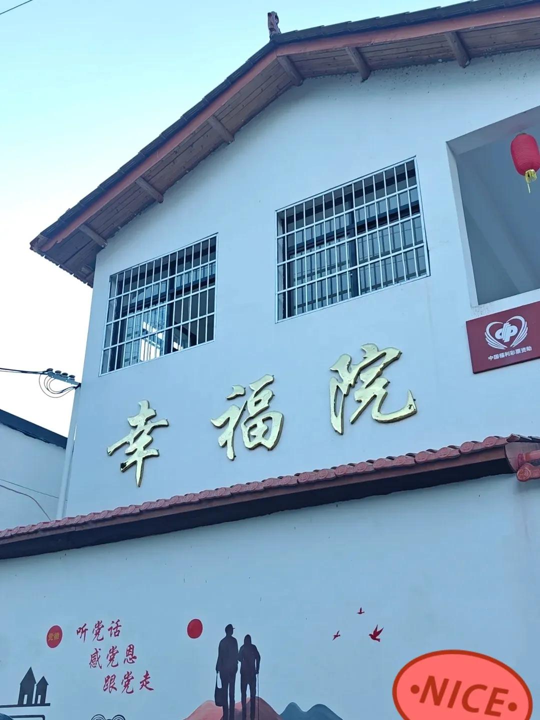 八十多岁的老父亲过得还不如自己儿子滋润！这位老人，是我老家的一远房亲戚，虽然没有