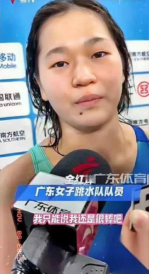 今晚的比赛结束后，陈若琳没说话，我也盯着屏幕没动。

不是因为输了，是我越看越心