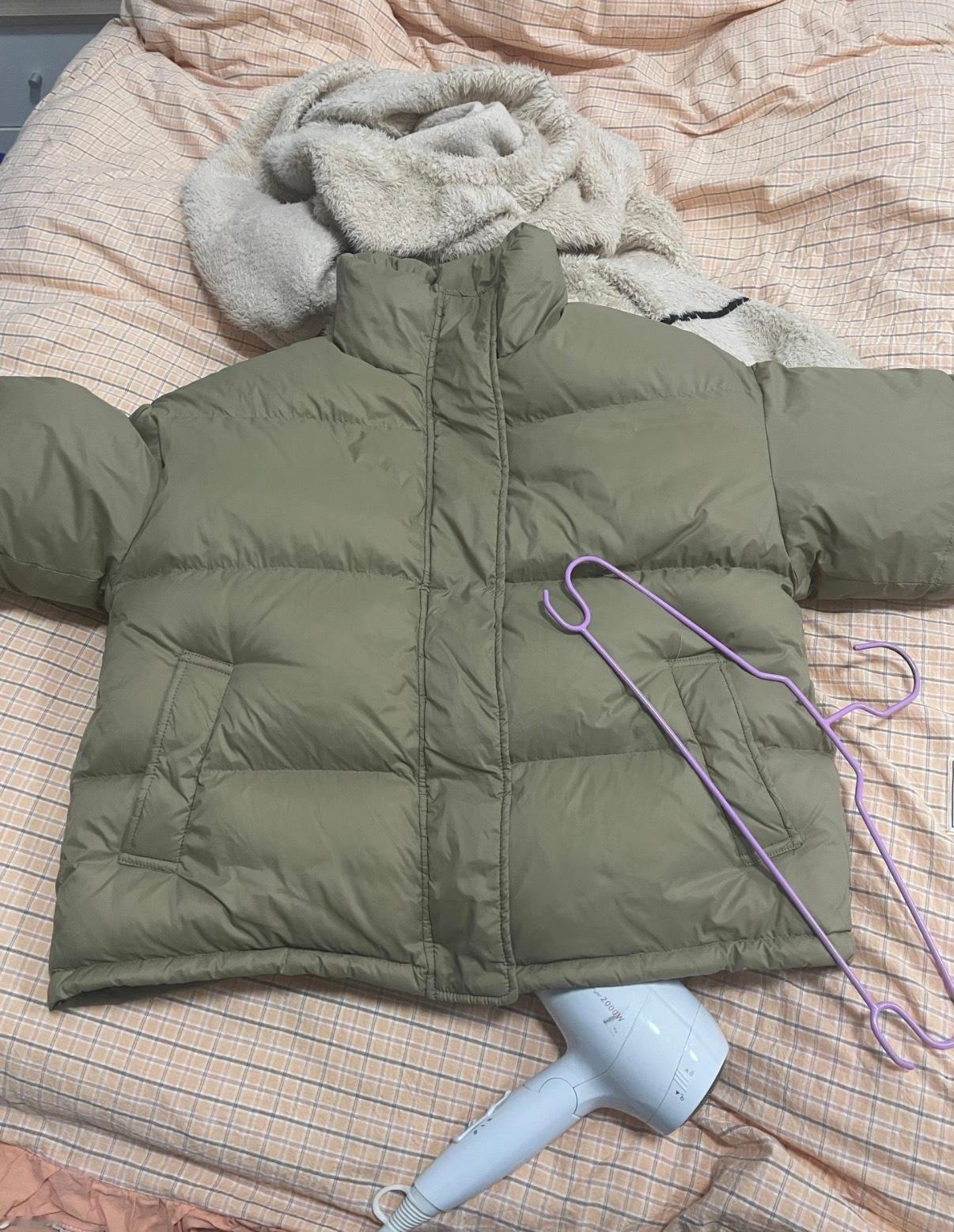 厚实一点的羽绒服我现在是真不敢自己洗了，还是老老实实送去干洗靠谱些。我之前有几件