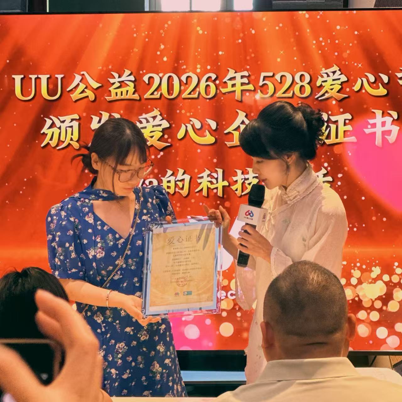 我们要从什么时候开始帮助别人？从我们财务自由，成名成功之后吗？不，我认为从我们不