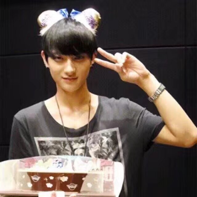 黄子韬0502生日快乐 这是陪你度过的第十一个生日会一直一直一直站在你身边支持爱