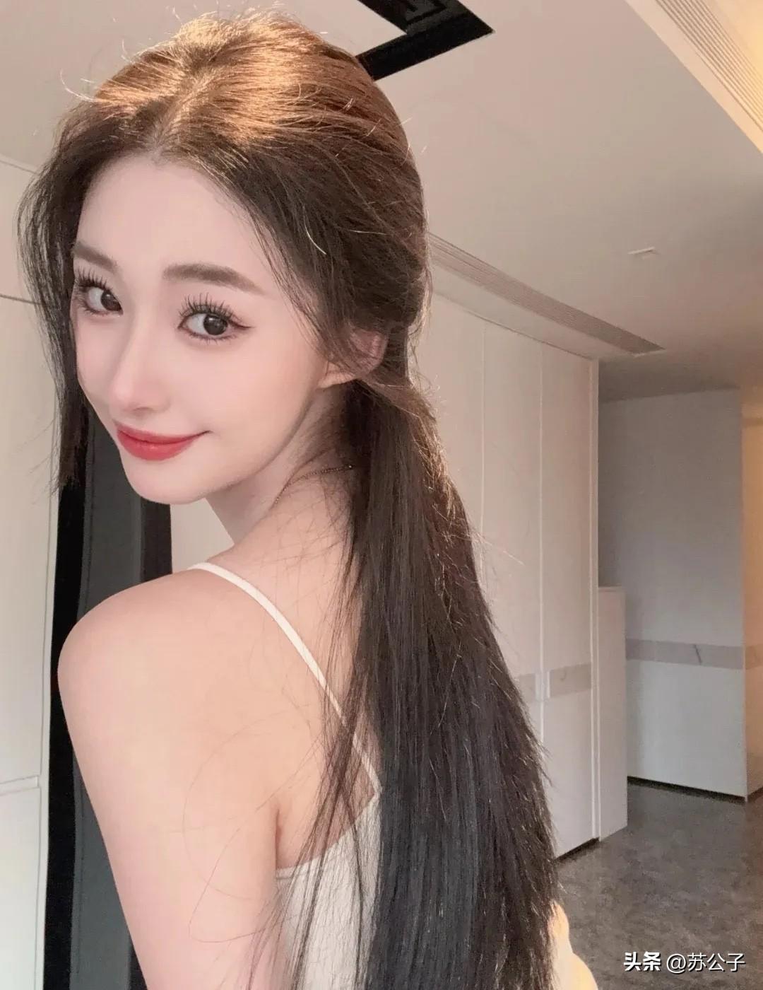 快乐是真的
心动是真的
喜欢也是真的
单身那么多年
为的就是等你