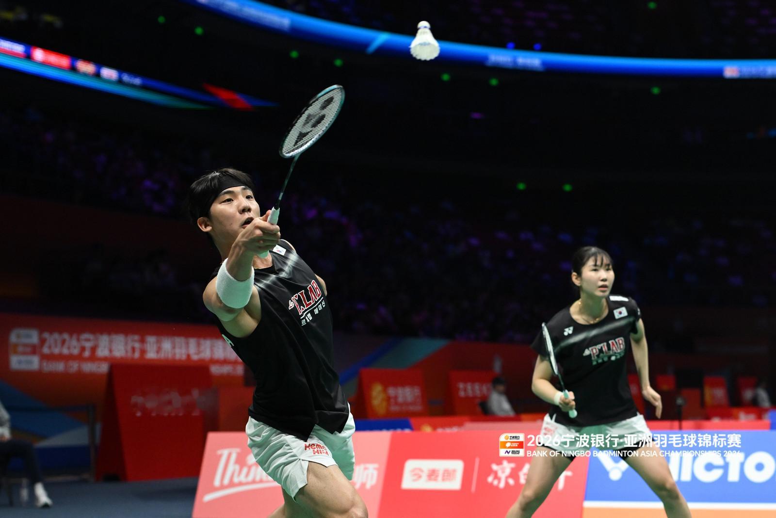 金在贤/张荷贞🇰🇷 21-19、21-17 🇲🇾陈堂杰/杜依蔚半决赛：渡