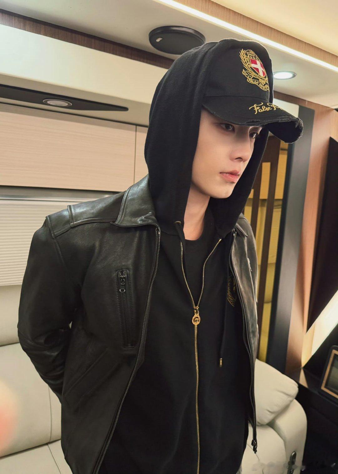 何与今日营业照✨💫 