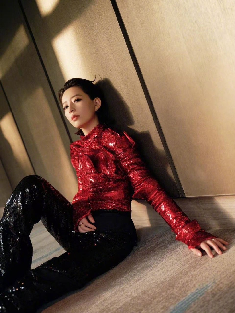 李斯丹妮把自己穿成了花木兰 春晚 谁的DNA动了！李斯丹妮春晚化身花木兰，歌声飒