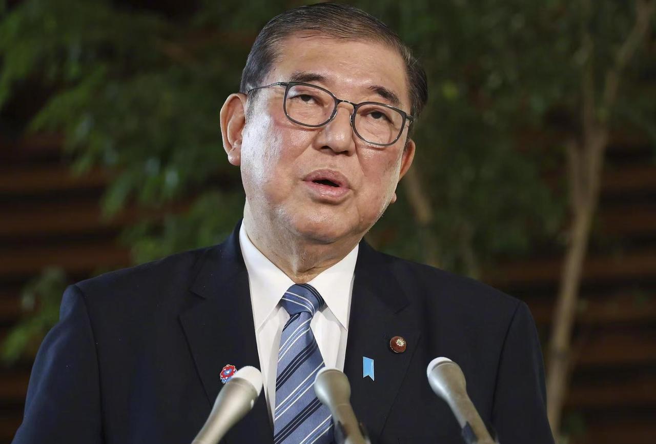 近日，日本前首相石破茂在电视节目上称:“处理日中关系绝不能感情用事，你敢说自己家