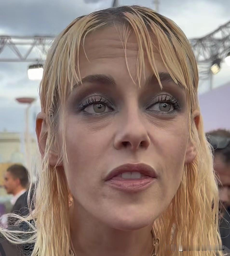 曾经让全世界羡慕的神仙情侣，如今这般模样！你能认出是谁吗？明星情侣照 反差大的情