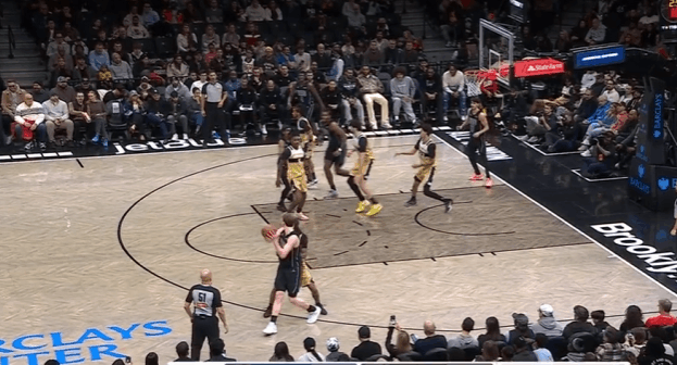 夏普观察：超高效终结19分4助攻+掠夺4记前板，助篮网取胜P1萨拉夫弧顶接球，夏