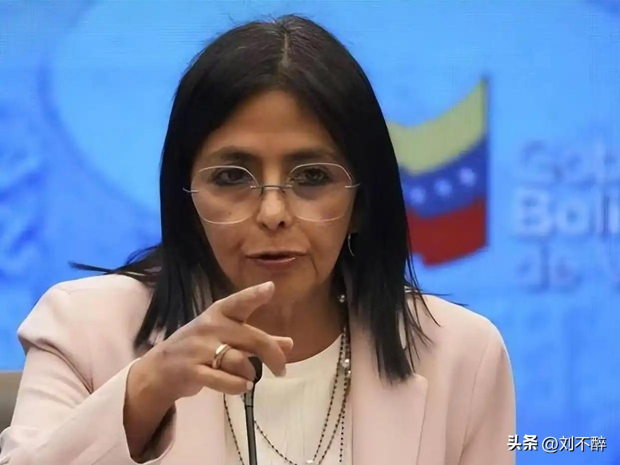 《纽约时报》称，目前在委内瑞拉，代理总统德尔西•罗德里格斯（Delcy
Rodr