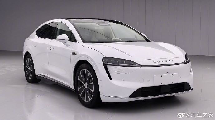 【多项选装配置 价格有望下探 智界R7增程版的申报图曝光】 日前，在最新的工信部