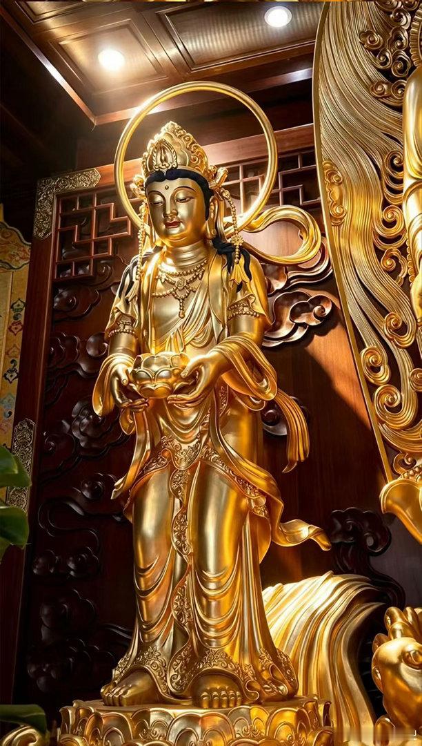 佛教 七月十三，大势至菩萨圣诞日🪷菩萨以慈悲智慧光明普照一切众生，主净土念佛法