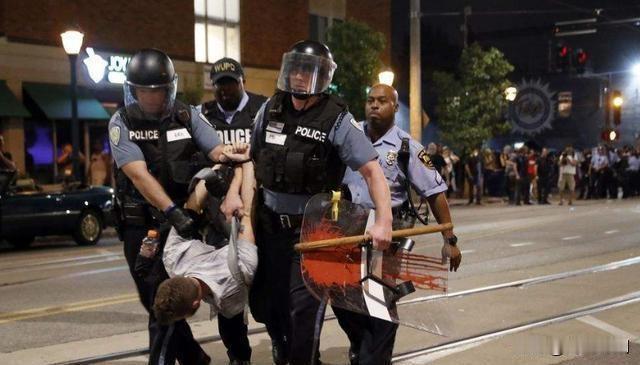 美媒自己都承认：中国年轻人，真的对美国幻灭了
 
以前提起美国，谁不觉得那是“梦