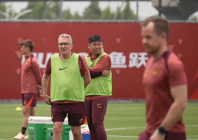 伊万称国足备战顺利状态很好 中国男足国家队6月2日晚抵达印度尼西亚首都雅加达，准