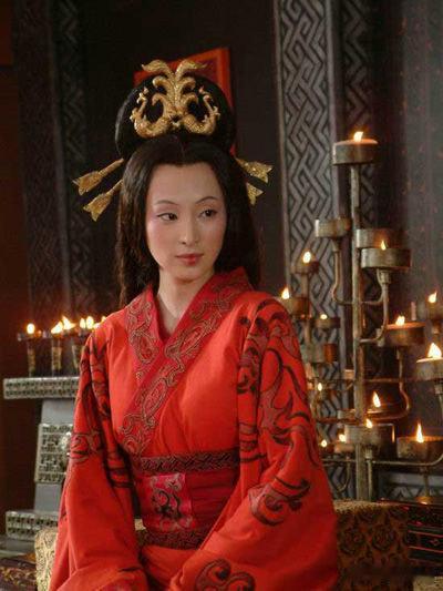 谁懂刷到林静的惊喜！当年《汉武大帝》卫子夫圈粉无数，如今50+巴掌脸依旧抗造，皮