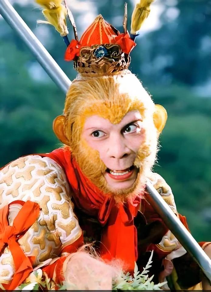 西游三打白骨精，
白骨精怪顶狡猾！
三变三打离间成，
悟空师徒各前程！
[呲牙]