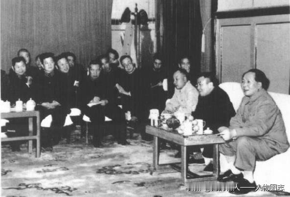 1958年12月，军委总政在广州召开全军政工会议，毛泽东主席亲临会议，尔后又召集
