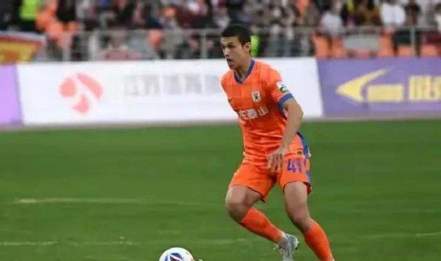 20岁天才被退货！依木兰刚离开迪拜U22国足，机票直接改飞海口。教练组原话：长传