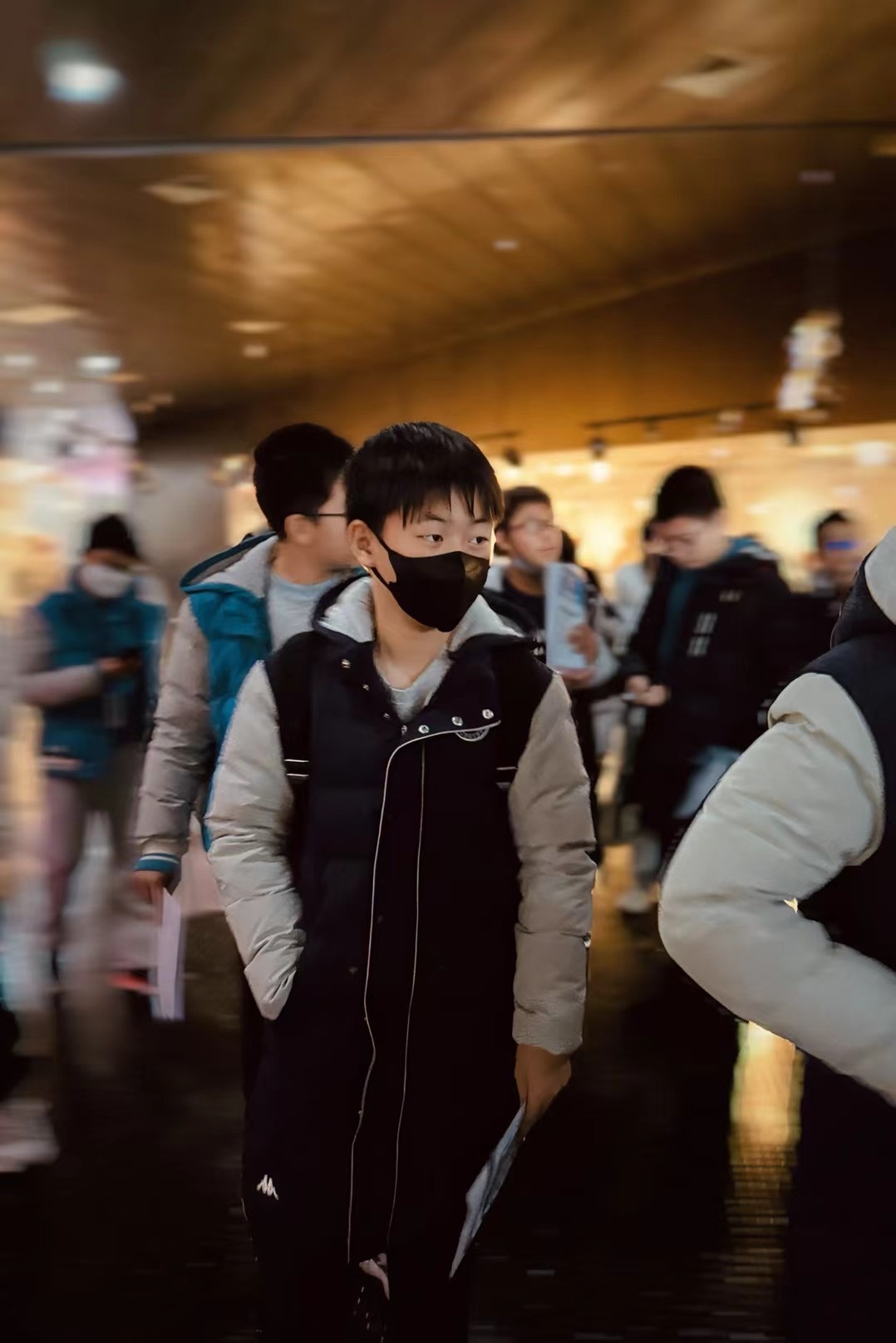 十一学校的校服倒挺好看的，小恐龙好像也有自己喜欢的女生了🙃 ​​​