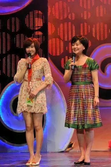 水亦诗短发形象是乖乖女，长发飘飘又人比花娇，邹阳喜欢这个又美又有才的姐姐也正常。