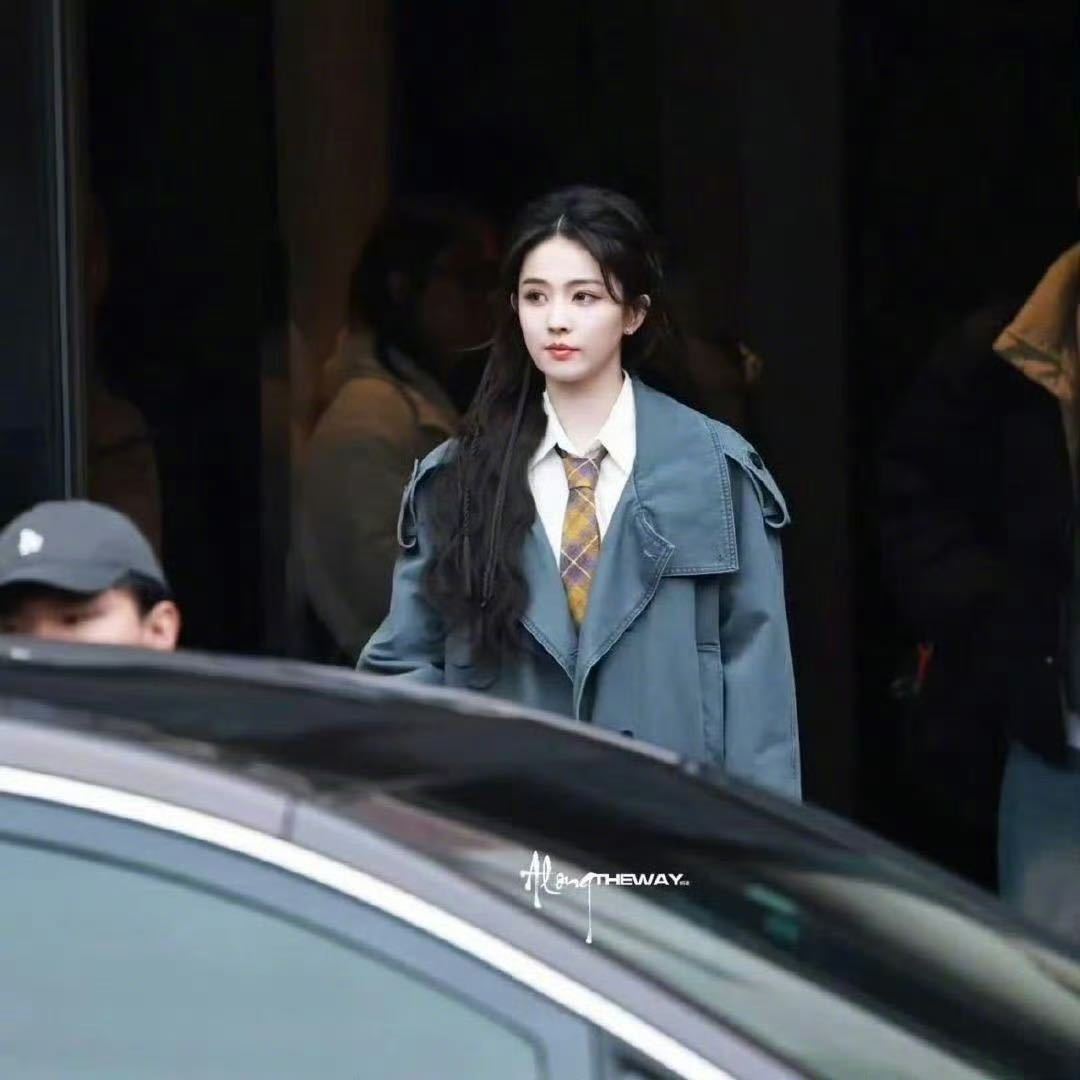 白鹿抓鱼白鹿宇宙闪烁请注意 预告来啦，抓鱼画面简直能把人笑死😆连喊带叫那叫一个