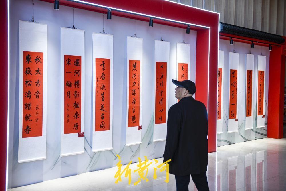 新春假期，济南市各级文化场馆正常开放，持续为市民提供丰富多彩的文化服务。2月19