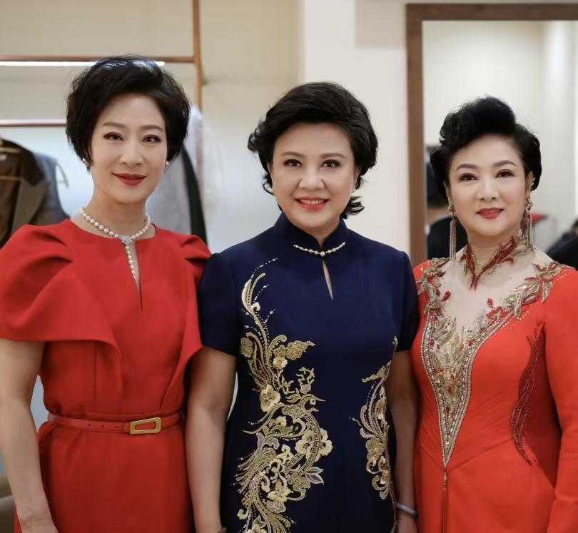 京剧舞台三名家

左：程派青衣的婉约传人，她的《锁麟囊》《荒山泪》《春闺梦》等剧