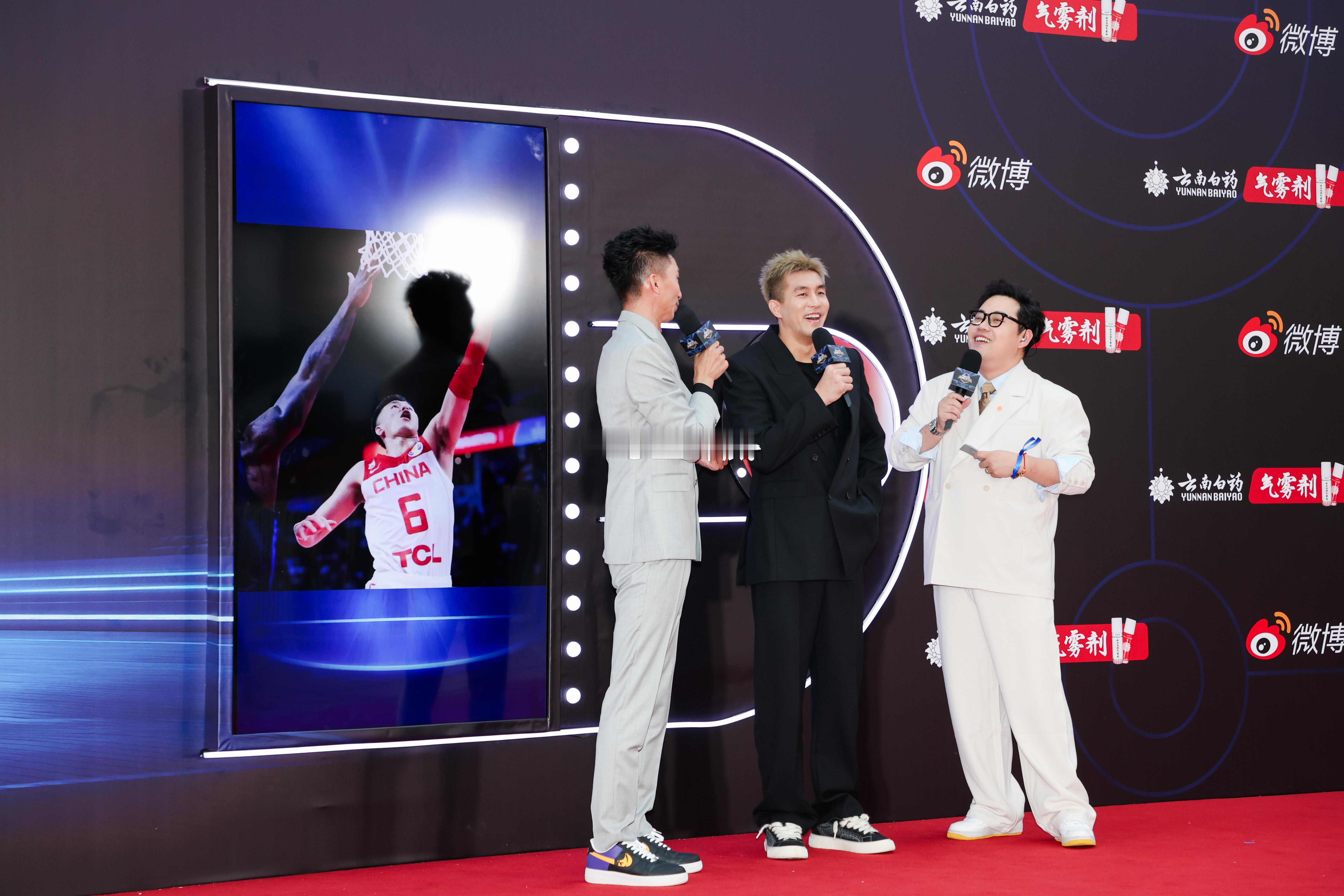 被篮球之夜西装杀帅晕了 家人们谁懂啊！昨晚的篮球之夜直接变成大型“西装杀”现场！