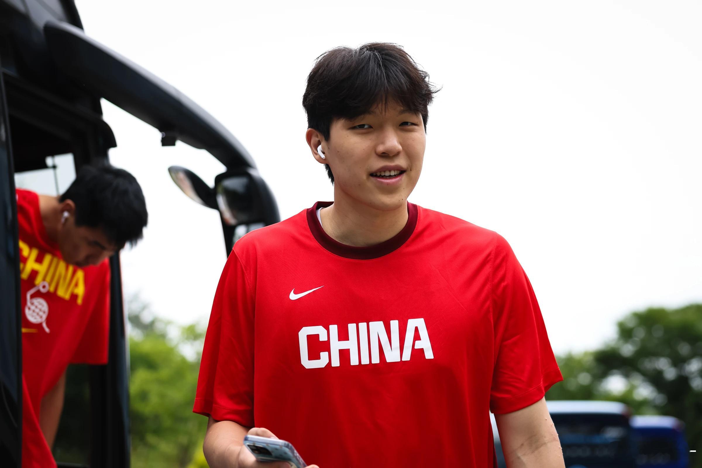 中国男篮一波8-0，第一节目前13-6领先中国台北。中国男篮男篮世预赛