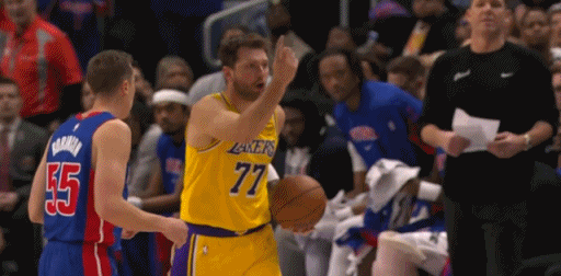 詹金斯两个三分打停了湖人 湖人vs活塞