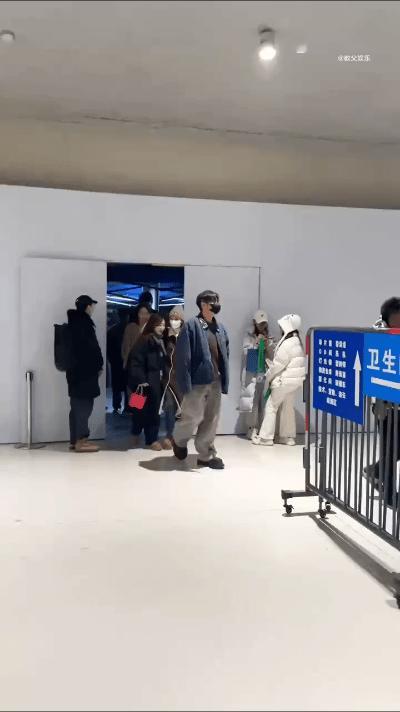 李荣浩杨丞琳还在暧昧期 李荣浩杨丞琳结婚多年还在暧昧期，彼此的眼中依然闪烁着爱意