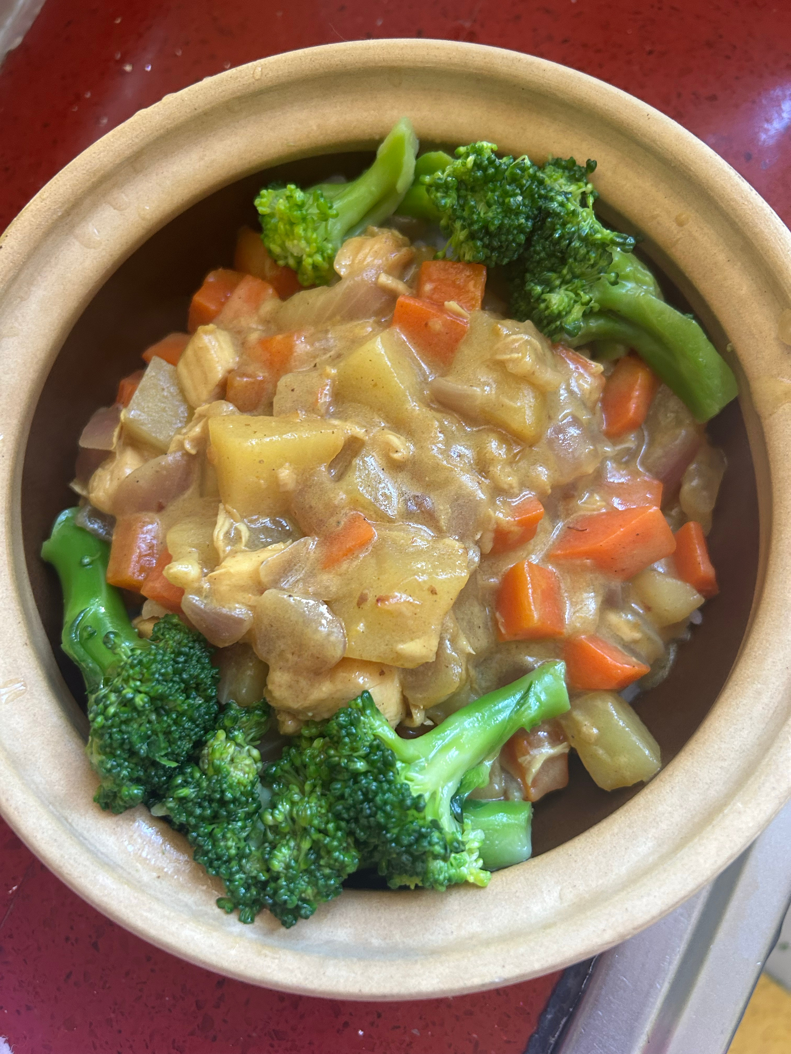 最好吃的咖喱土豆饭，咖喱一定要拿牛奶炖，香浓的味道才能出来呦😄 ​​​