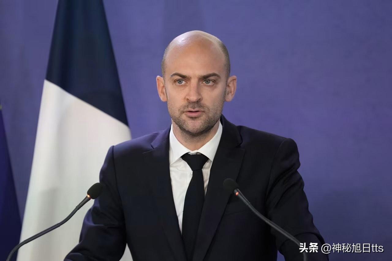 法国外交部长巴罗：军事升级必须尽快停止。伊朗政权如今失去了领导人，必须停止攻击。