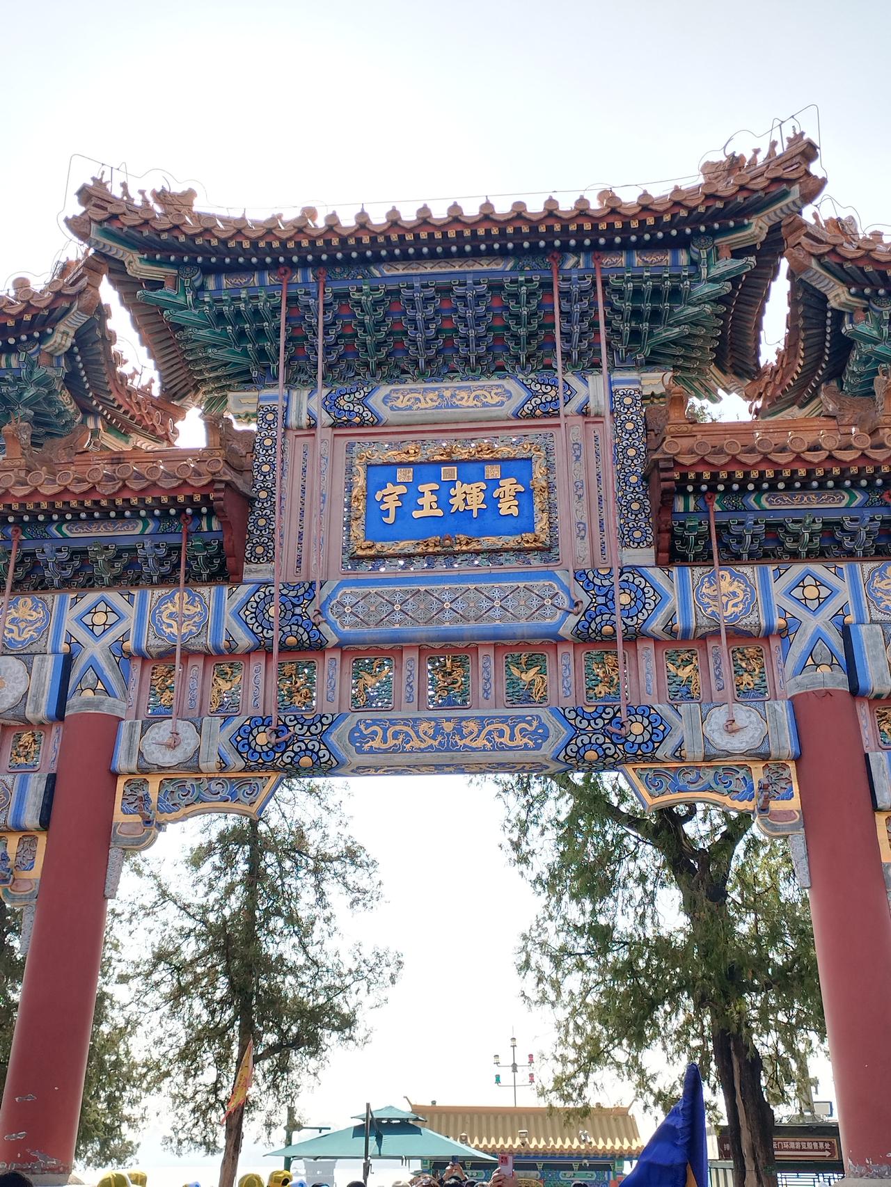 我和你想法不一样。
你能活到现在，说明祖上也是当过皇帝的，不然早就被淘汰了。三十