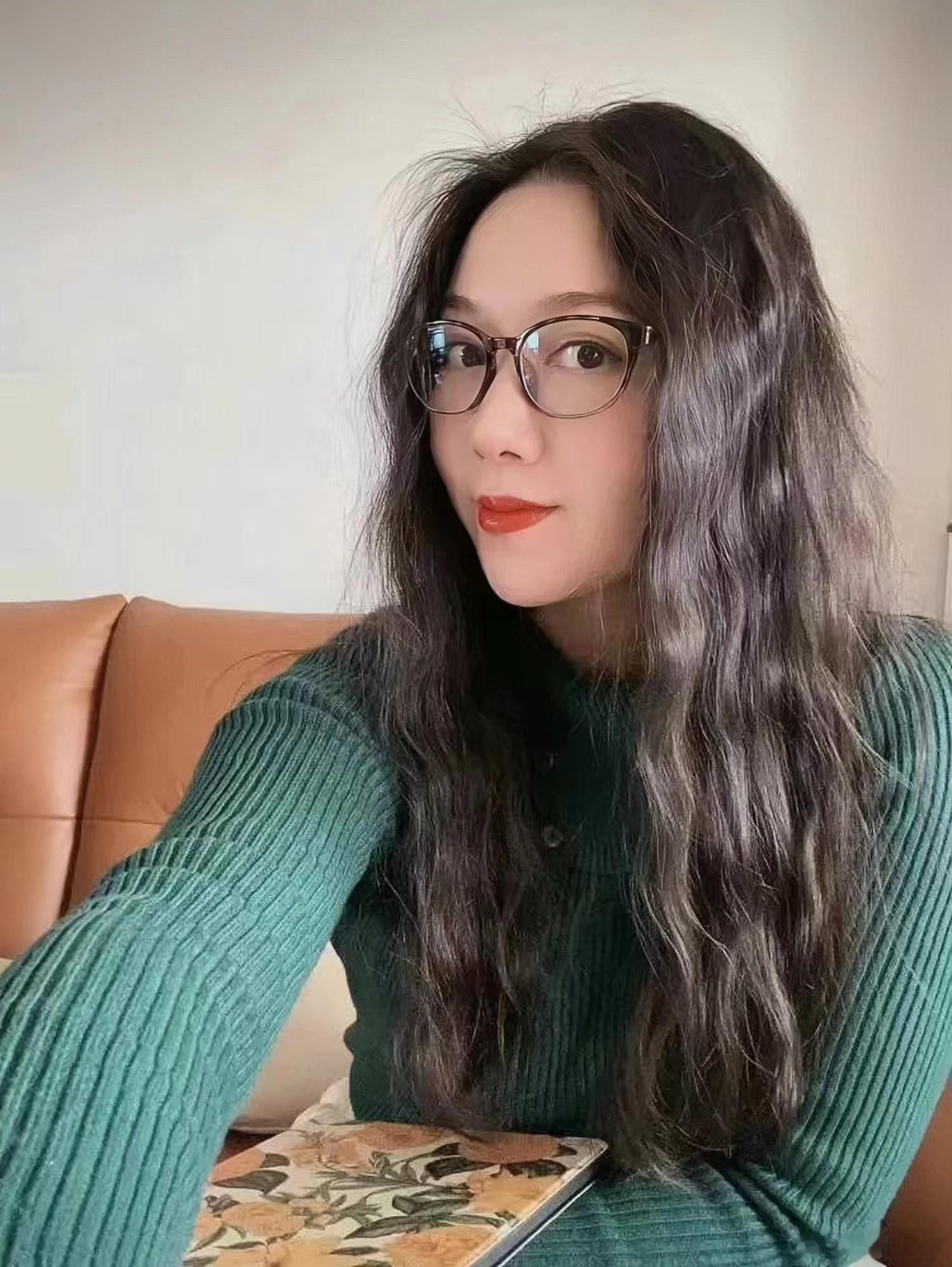 眼镜四美阿姨 ​​​