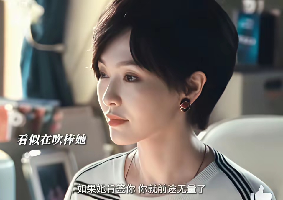 唐嫣拍戏总被议论假发假，不想剪发就留长发造型多好。 