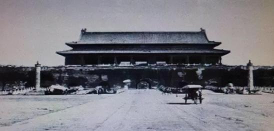 现在的天安门是秘密新建的，原来的早已被拆除？1969年国庆后，毛主席亲笔批示：原