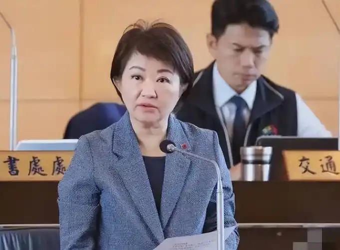 就在刚刚，

台中市长卢秀燕发表声明，

8月3日，针对台糖公司隐瞒油品致癌物超
