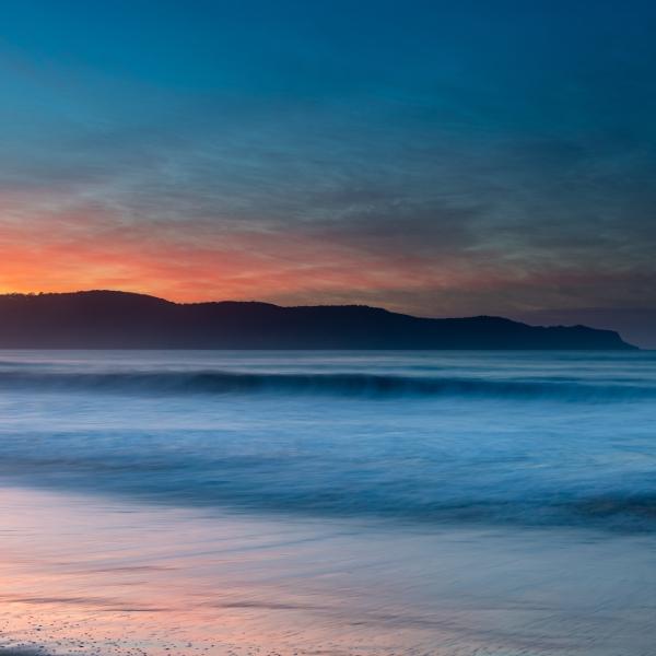 给人贩子判死刑你支持吗？支持，枪决的时候，一枪打不死，再来一枪，还没死，再来一枪