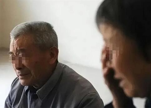 河北沧州，一男子的父亲长期家暴，母亲被他打跑，父亲再娶，继母善良，对男子视如己出