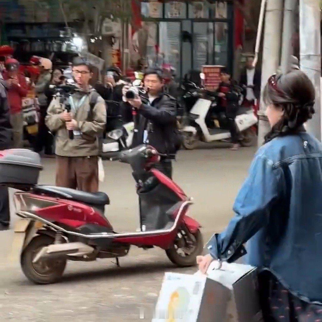 王鹤棣白鹿像是来过日子的哈哈哈哈哈就是说白鹿和王鹤棣，这哪里是录《亲爱的客栈》，