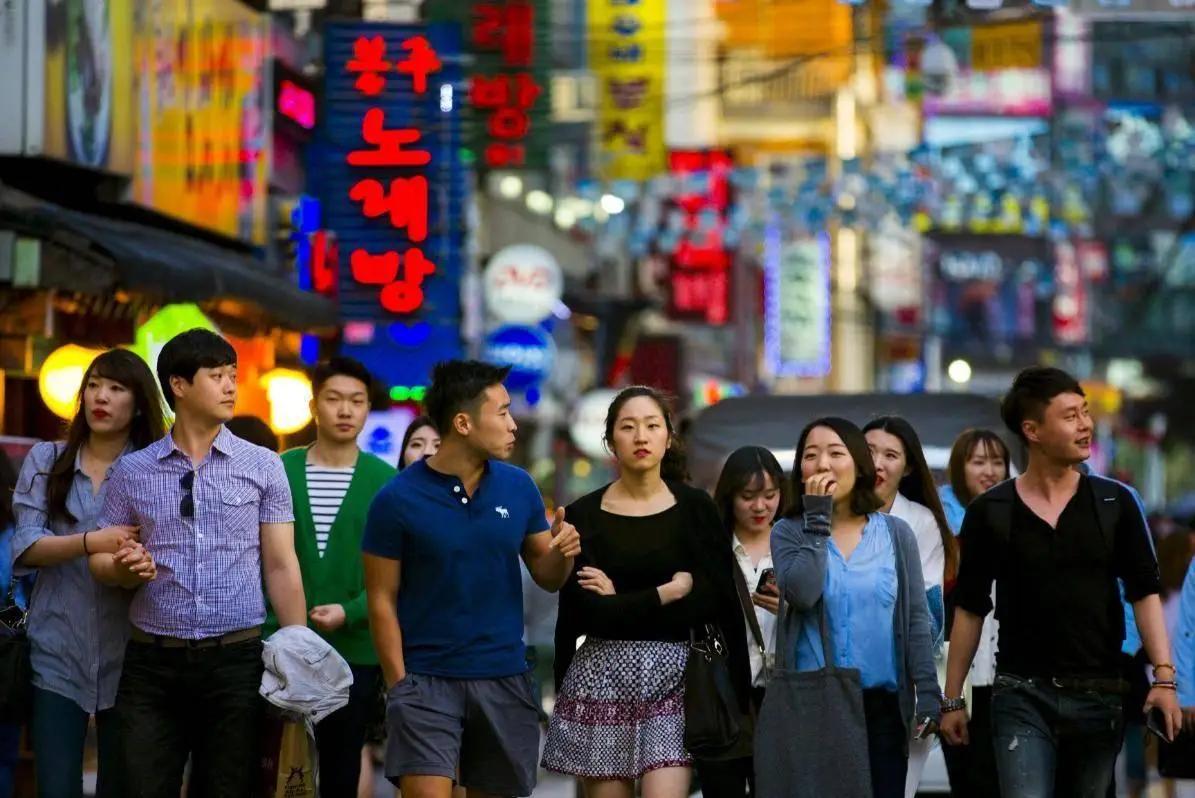 谁能想到，韩国的年轻人，从炒股暴富，到人均负债，只用了短短2个月。这下，是真的亏