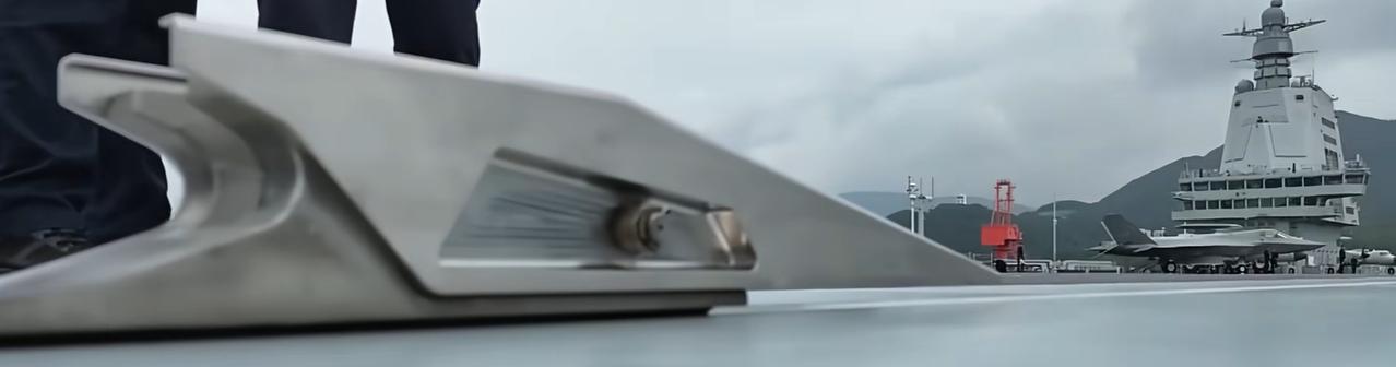 2025年，两个词，终结两种模式最后的体面

这是2025年的最后一个周末！
在